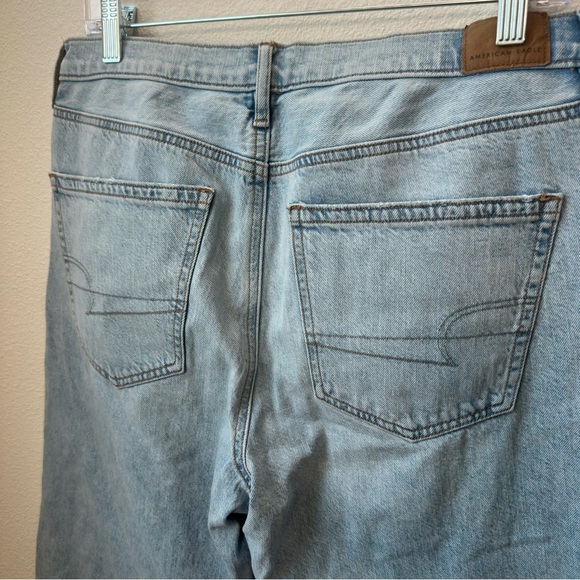 American Eagle 90s Wide Leg Jeans
Light Wash Blue Denim Womens size 12
reg 3727 - Picture 5 of 9